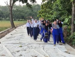 Jalan Mulus Hadir di Depan SMPN 1 Cikedung, Guru dan Siswa Sambut dengan Rasa Syukur