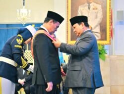 Mentan Amran Raih Bintang Mahaputra Adipurna, Persembahkan untuk Petani Indonesia