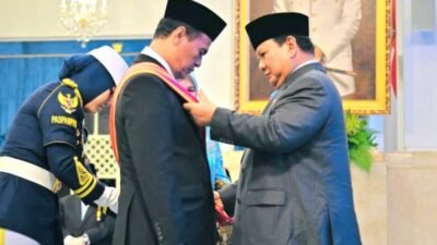 Mentan Amran Raih Bintang Mahaputra Adipurna, Persembahkan untuk Petani Indonesia