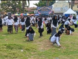 Aksi Bersih – Bersih Jadi Penutup Upacara Peringatan Hari Santri Di Haurgeulis