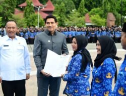 Lucky Hakim Serahkan 4.773 SK PPPK Paruh Waktu