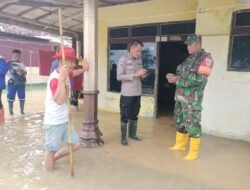 Babinsa Dan Bhabinkamtibmas Desa Bunder, Pantau Warga Terdampak Banjir 