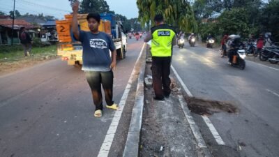 Pengendara Motor Meninggal Usai Tabrak Median Jalan di Plumbon Indramayu