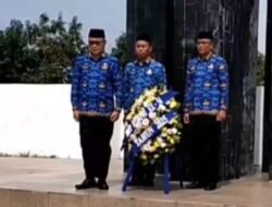 Peringatan HUT Korpri Ke-54, Jajaran Pemda Indramayu Ziarah Makam Pahlawan