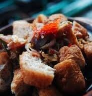 Tahu Gejrot : Dari Pikulan Jalanan ke Ikon Wisata Kuliner Cirebon