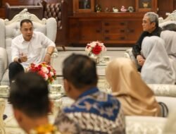 Eri Cahyadi Tutup UKT Mahasiswa Miskin Surabaya