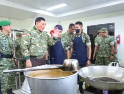 Wakil Panglima TNI Dampingi Menhan RI Kunjungi Yonif TP 852/ABY