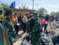 Karya Bakti TNI–Polri dan Forkopimcam Cikedung Angkut Sampah TPS Pasir Angin