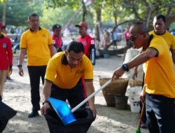 Kapolda Jabar Pimpin Aksi Bersih-Bersih Pantai Pangandaran