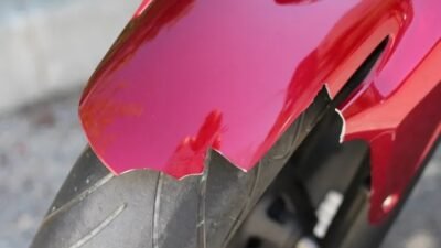 Banyak Terjadi di Jalan Rusak, Spakbor Motor Patah Perlu Segera Ditangani