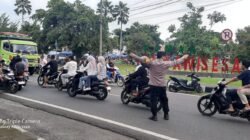 Berikan Rasa Nyaman, Polsek Kawali Polres Ciamis Patroli Jalan Kaki Saat Ngabuburit di Taman Surawisesa