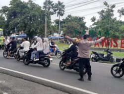 Berikan Rasa Nyaman, Polsek Kawali Polres Ciamis Patroli Jalan Kaki Saat Ngabuburit di Taman Surawisesa