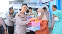 Kapolres Indramayu Dampingi Wakapolda Jabar Bagikan Sembako Usai Tinjau SPPG dan Rutilahu