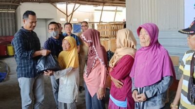 Ramadhan Berkah, PT AMR Salurkan Sembako Buat Warga Sekitar 