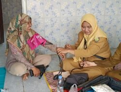 Demi Berikan Layanan Kesehatan, Pustu Kedungwungu Tetap Buka Meski Harus Ngampar