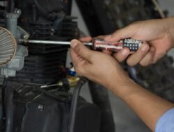 Gas Ditarik Tapi Motor Tersendat? Kenali Penyebab Motor Brebet dan Cara Mengatasinya