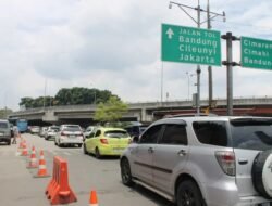 Libur Lebaran Serbu Lembang, Arus Kendaraan Padati Jalur Wisata Sejak Pagi Hari