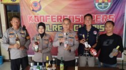 Gudang Miras Ilegal di Cikoneng Digerebek, Ribuan Botol Disita dan Tiga Orang Diamankan