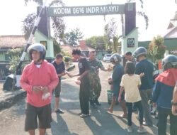 Wujud Kepedulian Sosial, Kodim 0616/Indramayu Bagikan Daging Kurban kepada Warga Sekitar
