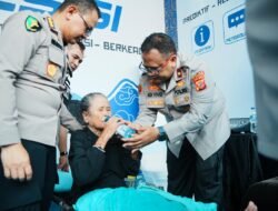 Wakapolda Jabar Turun Langsung Layani Buruh di Monas, May Day Fiesta Diwarnai Aksi Humanis Polri