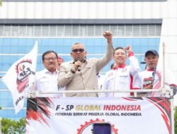 Kemnaker Turun Tangan, Harapan 12 Pekerja Epson Menggema di Tengah Aksi Damai