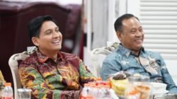 Air Mata dan Pelukan Iringi Pamitnya Aep Surahman Setelah 32 Tahun Mengabdi untuk Indramayu