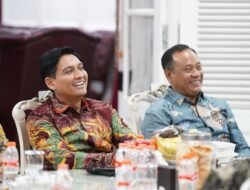 Air Mata dan Pelukan Iringi Pamitnya Aep Surahman Setelah 32 Tahun Mengabdi untuk Indramayu