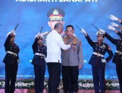 Kapolri Terima Penghargaan Adhi Bhakti Senapati dari BSSN